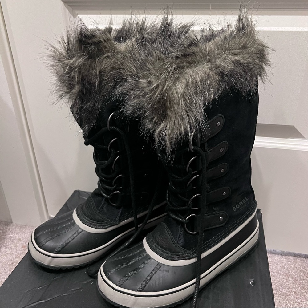Sorel Joan of Artic Snow Boots - size 9